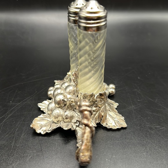 Vintage 1998 Author Court Crystal Silver Tone Grape Vine Salt and Pepper - Picture 3 of 8